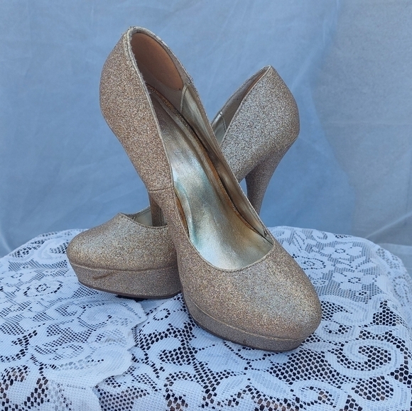 FOREVER 21 Gold Platform Heels size 7 - Picture 3 of 13